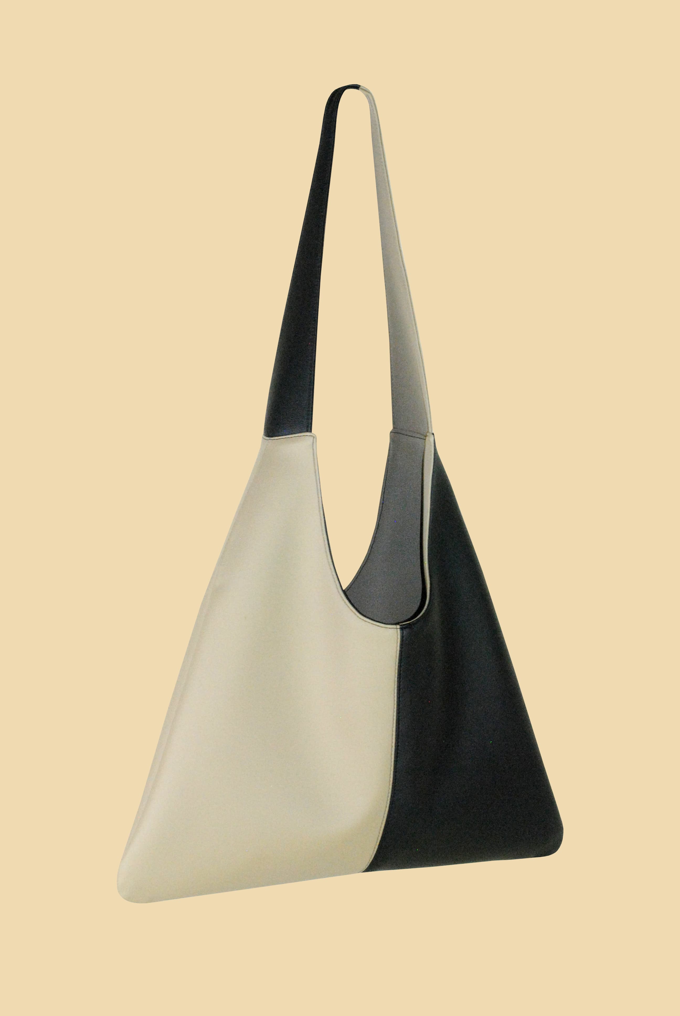 Agave Triangular Tote XL | Black & Beige