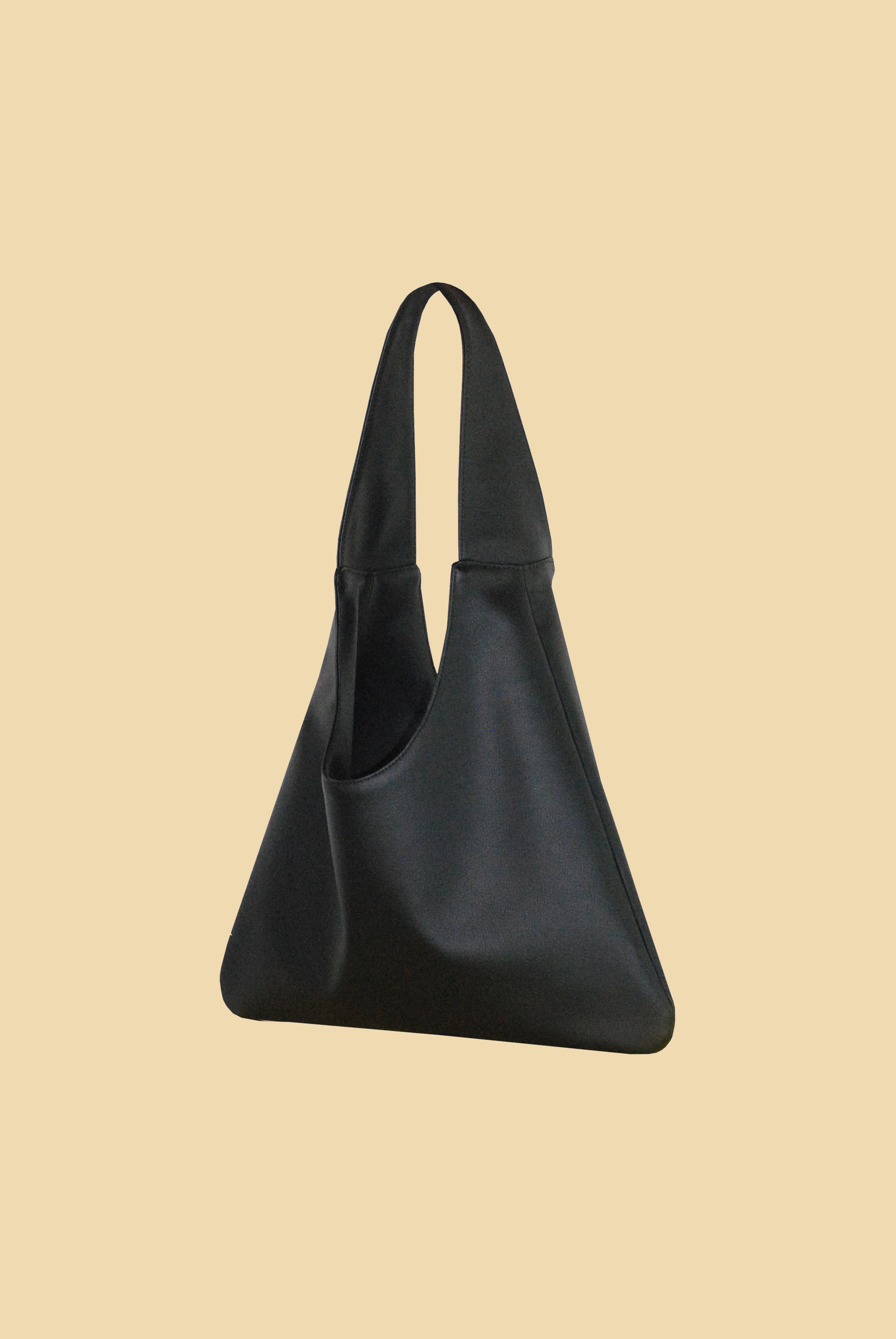 Agave Triangular Tote | Black